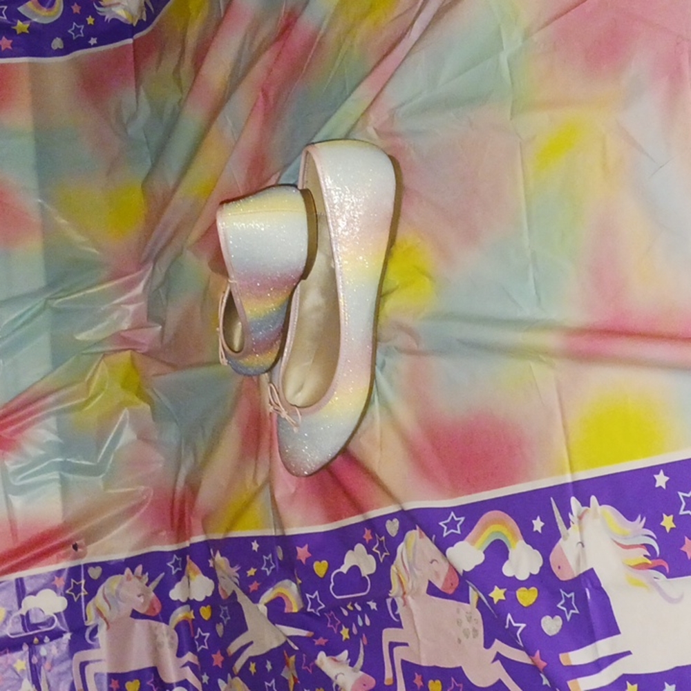 Shoes - Picture 3 of 4